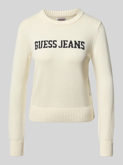Produktfoto, Strickpullover mit Logo und Rundhalsausschnitt von GUESS, cremeweiß, reine Baumwolle, Slim Fit, Logo vorn, glatte Textur