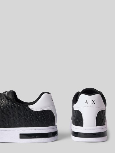 Produktfoto, Sneaker mit Logo-Muster Modell 'LONDON SAFFIANO' von Armani Exchange, Schwarz-Weiß mit Saffiano-Struktur, Herren, Absatzhöhe bei Größe 44: 3 cm, Schafthöhe: 8 cm, Schaftweite: 8 cm