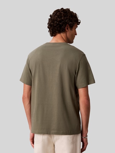 Calvin Klein Jeans Relaxed fit T-shirt van puur katoen met logoprint Kaki - 5