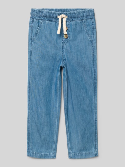 Produktfoto, Jeans mit elastischem Bund und Kordelzug von Steiff, niebieskie, bawełna, krój straight fit, wpuszczane kieszenie, listwa guzikowa, detal z logo i wyhaftowany motyw z tyłu, szerokość w rozmiarze 116: 30 cm, długość wewnętrzna nogawki: 45 cm