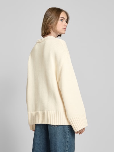 EDITED Gebreide pullover met extra brede schouders, model 'Christel' Offwhite - 5