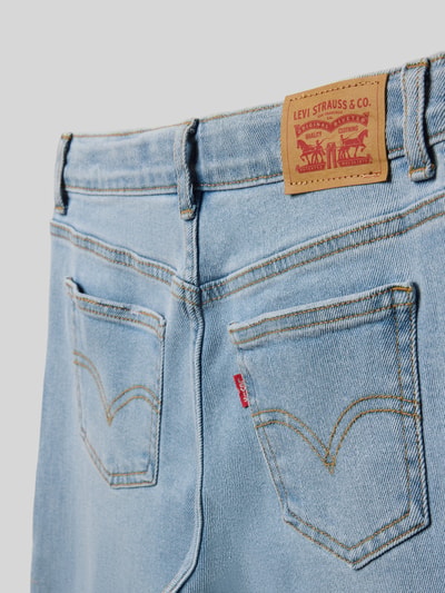 Produktfoto, Loose Fit Baggy Jeans aus Baumwoll-Mix Modell 'HIGH RISE BAGGY' von Levi’s® Kids, hellblauer Denim mit Label Patch, 5-Pocket-Design, Detailaufnahme Rückansicht, Unifarbe, markante Nähte und Label Stitching