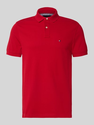 Produktfoto, czerwone Regular Fit Poloshirt aus Baumwoll-Mix von Tommy Hilfiger, prosta faktura, kontekst: koszulka polo męska