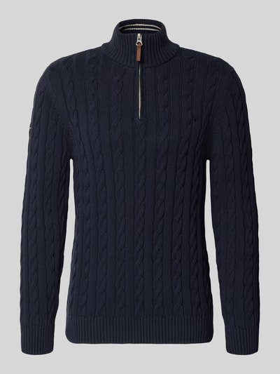 Produktfoto, Strickpullover aus reiner Baumwolle von Superdry mit Zopfmuster, Troyer-Kragen und gerippten Abschlüssen, eng anliegend, dunkelblau