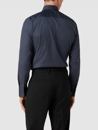 BOSS Slim Fit Business-Hemd mit Stretch-Anteil Modell 'Hank Hai' Marine 5