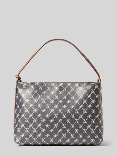 Produktfoto, Shoulder Bag mit Innenfach Modell 'PORTA' von MANGO im Allover-Label-Print, Reißverschluss, kurzer Schulterriemen, ansicht von vorne, Maße 30x25x13 cm, Schulterriemenlänge 46 cm