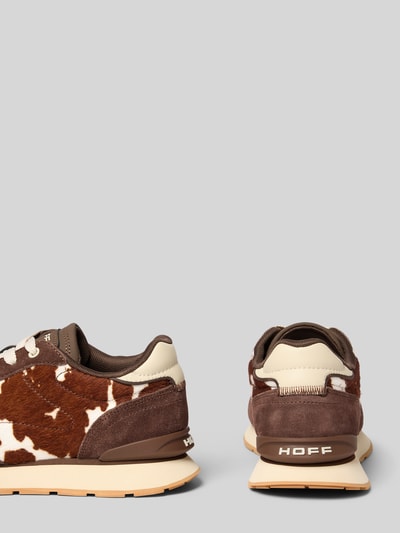 Produktfoto, Sneaker aus Leder-Mix mit Animal-Detail Modell 'City' von HOFF, Braun-Weiß, abgerundete Form, Logo-Detail, profilierte Sohle