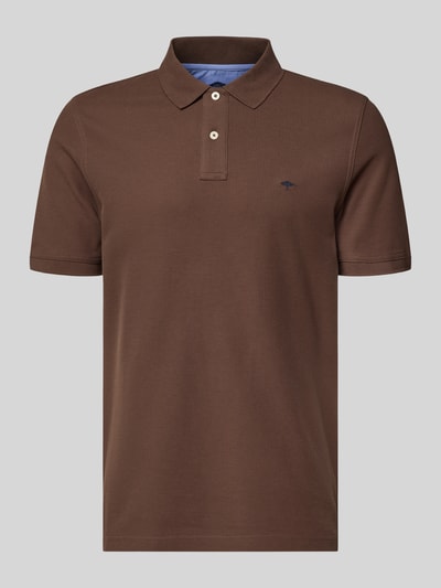 Produktfoto, braunes Regular Fit Poloshirt mit Logo-Stitching aus reiner Baumwolle von Fynch-Hatton, kurzer Schnitt, glatte Textur