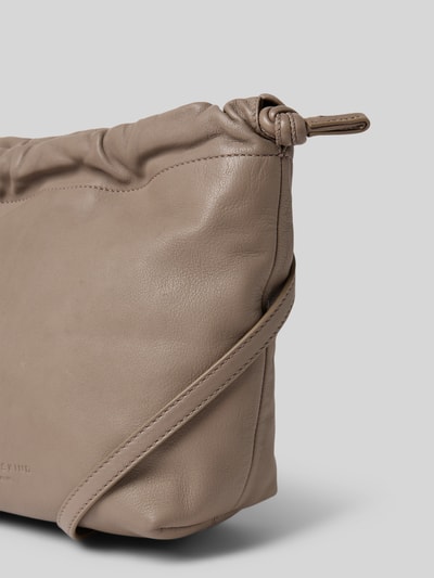 LIEBESKIND BERLIN Torba na długim pasku ze skóry naturalnej model ‘Lya’ Szarobrązowy 3
