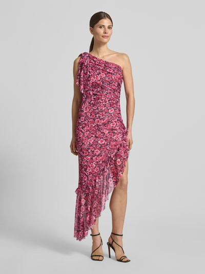 Frauenmodel trägt Cocktailkleid in asymmetrischem Look von Lipsy in Rot- und Pinktönen mit Allover-Look, Raffung, Volants, Material-Mix mit Stretch-Anteil, Figurbetont, Midikleid; Ganzkörperansicht von vorne. Rückenlänge Größe 36: 130 cm, Brustweite: 30 cm.