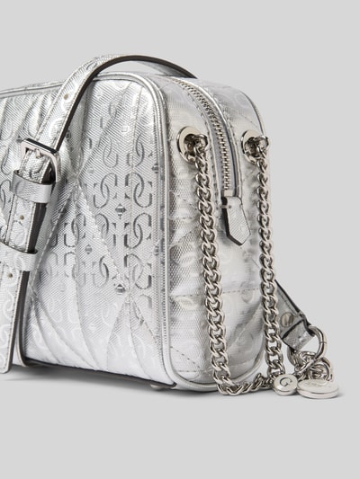 Guess Handtasche mit Label-Applikation Modell 'ALDINA CAMERA CROSSBODY' Silber 3