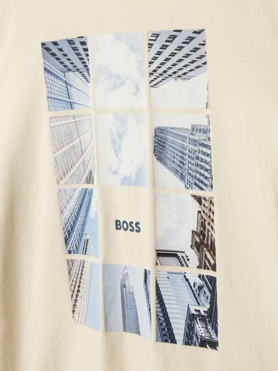 Produktfoto, Regular Fit T-Shirt aus Baumwoll-Mix von Boss, Optik: Unifarben, Applikation: Foto-Print, Label-Schriftzug, Jersey-Textur