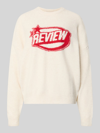 Produktfoto, Strickpullover mit Label-Print von REVIEW in Creme mit rotem Print, lockerer Schnitt, gerippter Saum, Damenmode
