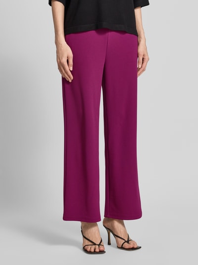 Frauenmodel trägt Stoffhose mit französischen Eingrifftaschen von Zero, Material-Mix mit Stretch-Anteil, Wide-Leg-Fit, Ganzkörperansicht von vorne.