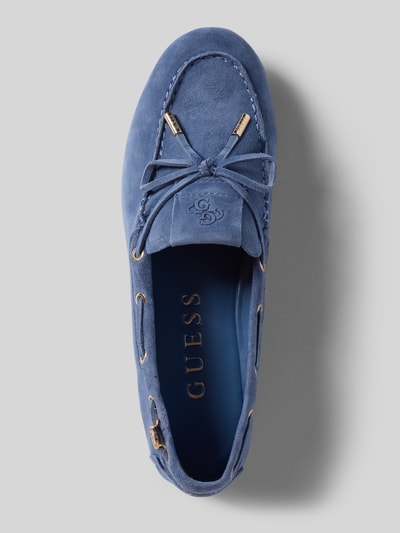 Productfoto, Loafer uit echt leer model 'Aisha' van Guess in blauw met afgeronde pasvorm, sierstrik, logoprint, gladde zool, maat 40 context