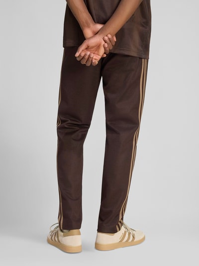 adidas Originals Sweathose aus Baumwoll-Mix mit Logo-Stitching Dunkelbraun 5