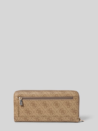 Produktfoto, beigefarbenes Portemonnaie mit diversen Einsteckfächern Modell 'LAUREL' von Guess mit Label-Detail und Reißverschluss-Details