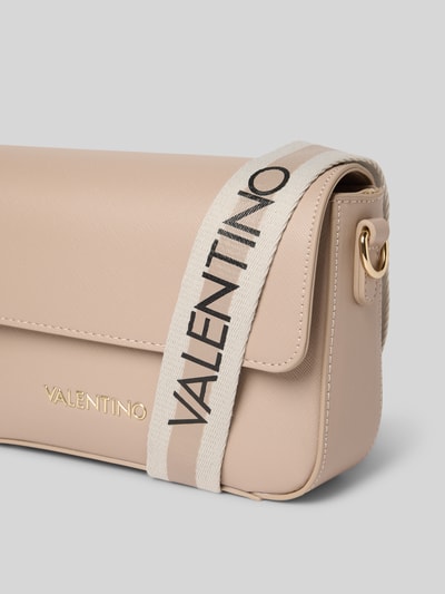 VALENTINO BAGS Torebka na długim pasku z detalem z logo Beżowy 2