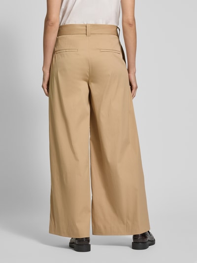 MAC Stoffhose mit Gürtel und Eingrifftaschen Modell 'Carletta' Beige 5