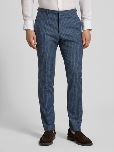 Männermodel trägt Slim Fit Anzug mit 2-Knopf-Sakko von Roy Robson aus Baumwoll-Mix mit Schurwoll-Anteil, Nahaufnahme Unterkörper.