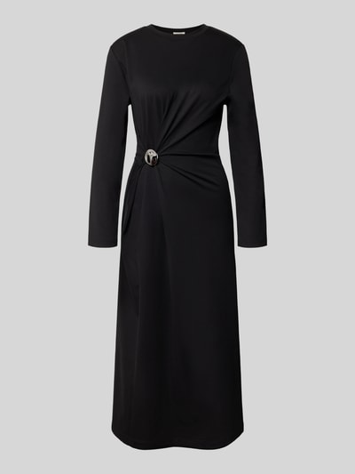 Produktfoto, schwarzes Midikleid mit Drapierung, taillierter Schnitt, Rundhalsausschnitt, Modell 'CAMESSIA' von DRYKORN, glatte Textur