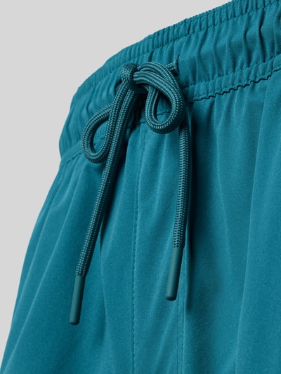 Produktfoto, türkisfarbene Straight Fit Badeshorts mit Logo-Detail Modell 'Maui' von Jack & Jones, elastischer Bund mit Tunnelzug, glatte Textur