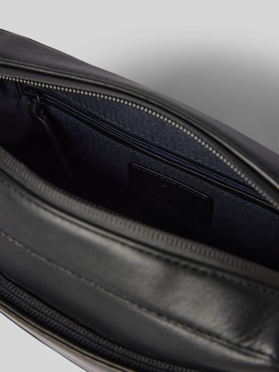 JOOP! Collection Schoudertas met logodetail, model 'Manciano pino' Zwart - 5