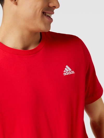 ADIDAS SPORTSWEAR T-Shirt mit Label-Stitching Rot 3