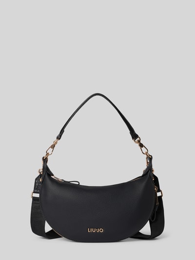 Produktfoto, Shoulder Bag in Leder-Optik Modell 'Kaliska' von Liu Jo White in Schwarz mit goldfarbenem Logo, abnehmbare Schulterriemen, Reißverschluss, strukturierte Oberfläche, Größe circa 26x17x8 cm