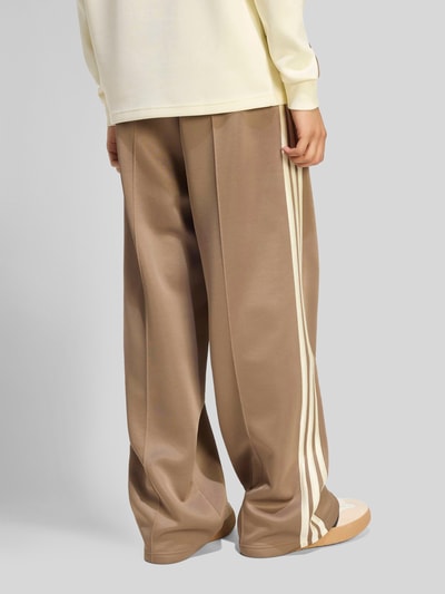adidas Sportswear Loose Fit Sweathose mit Baumwoll-Anteil Beige 5