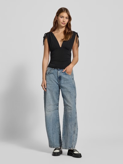 Gina Tricot Top z dekoltem w serek i wiązaniem Czarny 1