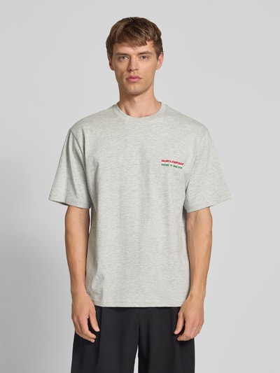 REVIEW T-Shirt mit Label-Print Hellgrau Melange 4