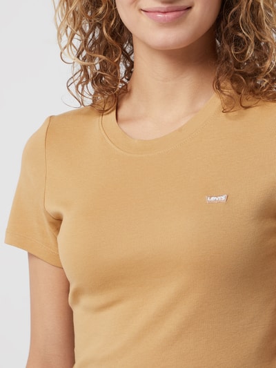 Levi's® T-shirt z naszywką z logo Camel 3