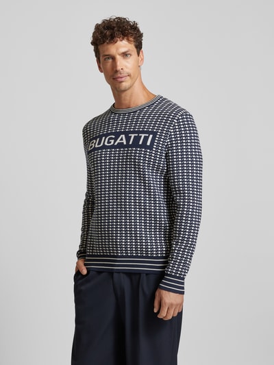 bugatti Strickpullover mit Label-Print Oliv 4