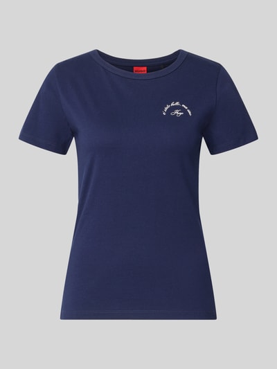 Produktfoto, Regular Fit T-Shirt aus reiner Baumwolle Modell 'DELORIS_5' von HUGO in Dunkelblau, Damen T-Shirt, glatte Oberfläche, weiße Schriftapplikation