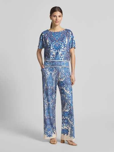 Frauenmodel trägt Hose im Allover-Look von Oui, Damen, Material-Mix mit Stretch-Anteil, Wide-Leg-Pants, elastischer Bund mit Tunnelzug, Ganzkörperansicht von vorne.