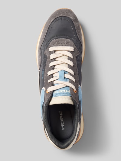 Produktfoto, sneakersy z naturalnej skóry Model 'City' od HOFF, zaokrąglony kształt, wiązanie, obszycie w kontrastowym kolorze, nadruk z logo, fakturowana podeszwa, wysokość obcasa w rozmiarze 44: 2 cm, wysokość cholewki w rozmiarze 44: 9 cm, szerokość w rozmiarze 44: 9 cm