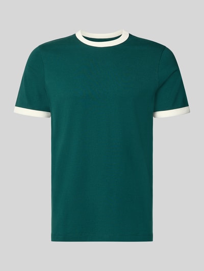 Produktfoto, Regular Fit T-Shirt aus reiner Baumwolle von MCNEAL in Dunkelgrün mit kontrastivem Rundhalsausschnitt und Ärmelumschlägen