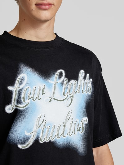 Low Lights Studios T-shirt o kroju oversized z nadrukiem z logo model ‘CHROMATIC’ Czarny 3