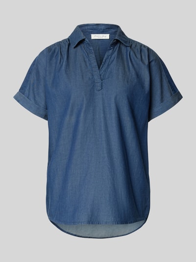Produktfoto, Regular Fit Bluse in Denim-Optik mit V-Ausschnitt von Christian Berg Woman, Umlegekragen, kurze Ärmel mit Aufschlag, blaue Farbnuancen, glatte Baumwollstruktur, Rückenlänge 74 cm, Ärmellänge 19 cm, Größe 36.