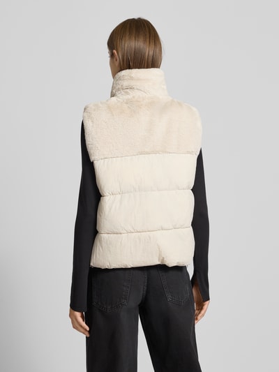 Only Kamizelka pikowana o kroju regular fit z obszyciem ze sztucznego futra model ‘WANJA’ Écru 5