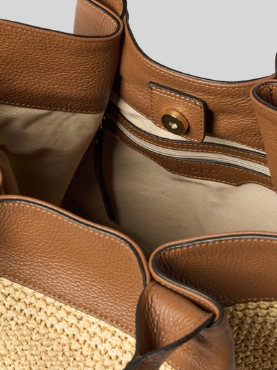 Productfoto, Handtasche in vlechtlook van Abro, hoofdvak met magneetsluiting, draagband, afneembare schouderband, logodetail, breedte 33 cm, lengte 32 cm, diepte 20 cm, bandlengte 100 cm, bruin beige textuurcontrast