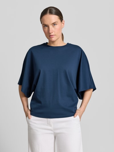 Vrouwenmodel draagt Boxy Fit T-shirt met ronde hals van Zero, puur katoen, 1/2-mouwen, ruglengte maat 36: 58 cm, vooraanzicht bovenlichaam