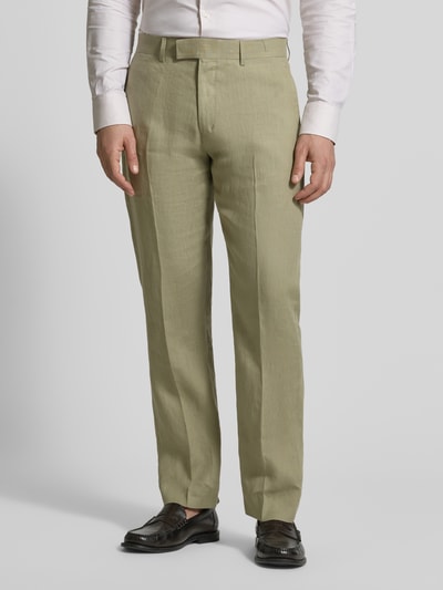 Männermodel trägt Anzughose mit Gesäßtaschen Modell 'Tense' von Tiger Of Sweden in lichtgroen linnen, regular fit, met persplooien, vooraanzicht van het volledige lichaam, context: heren anzughose van Tiger Of Sweden, puur linnen, regular fit, model 'Tense', persplooien, achterzakken, taillewijdte maat 50: 45 cm, binnenbeenlengte maat 50: 78 cm