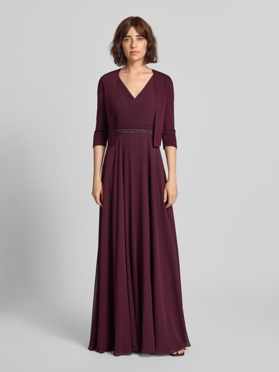 Vrouwenmodel draagt Regular fit bolero uit viscosemix van Vera Mont in donkerpaars, zachte structuur, Dames bolero, Ganzichaamsaanzicht van voren