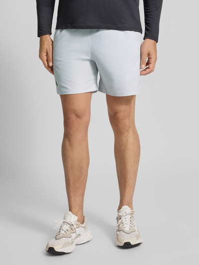 Under Armour Relaxed Fit Shorts mit Logo-Print Modell 'Vanish' Hellgrau 4