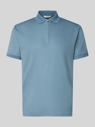 Produktfoto, Regular Fit Poloshirt aus Bio-Baumwoll-Mix Modell 'FAVE' von SELECTED HOMME in einfarbigem Blau mit Strick-Polokragen und kurzem Reißverschluss, glatte Textur