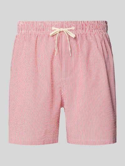 Produktfoto, Badehose mit Baumwoll-Anteil Modell 'COOPER' von SELECTED HOMME, Optik:Allover-Muster gestreift, elastischer Bund mit Tunnelzug, Gesäßtasche, Eingrifftaschen, rote und weiße Streifen, strukturierte Baumwoll-Textur.