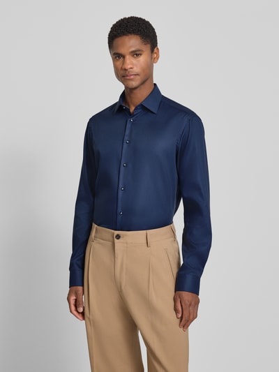Christian Berg Men Regular Fit Business-Hemd mit Strukturmuster und Kentkragen Marine 4