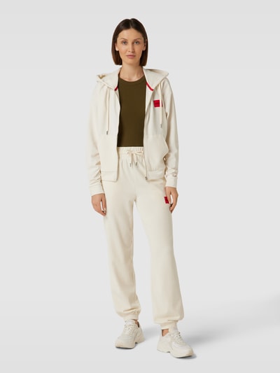 HUGO Regular Fit Hose aus Samt mit Label-Patch Offwhite 1